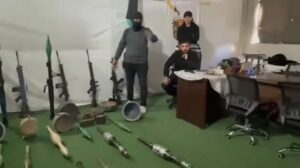 ميليشيا “الجيش الشعبي” بقيادة المنسي تستعرض أسلحة وتتوعد بالهجوم على حركة حماس في شمال القطاع